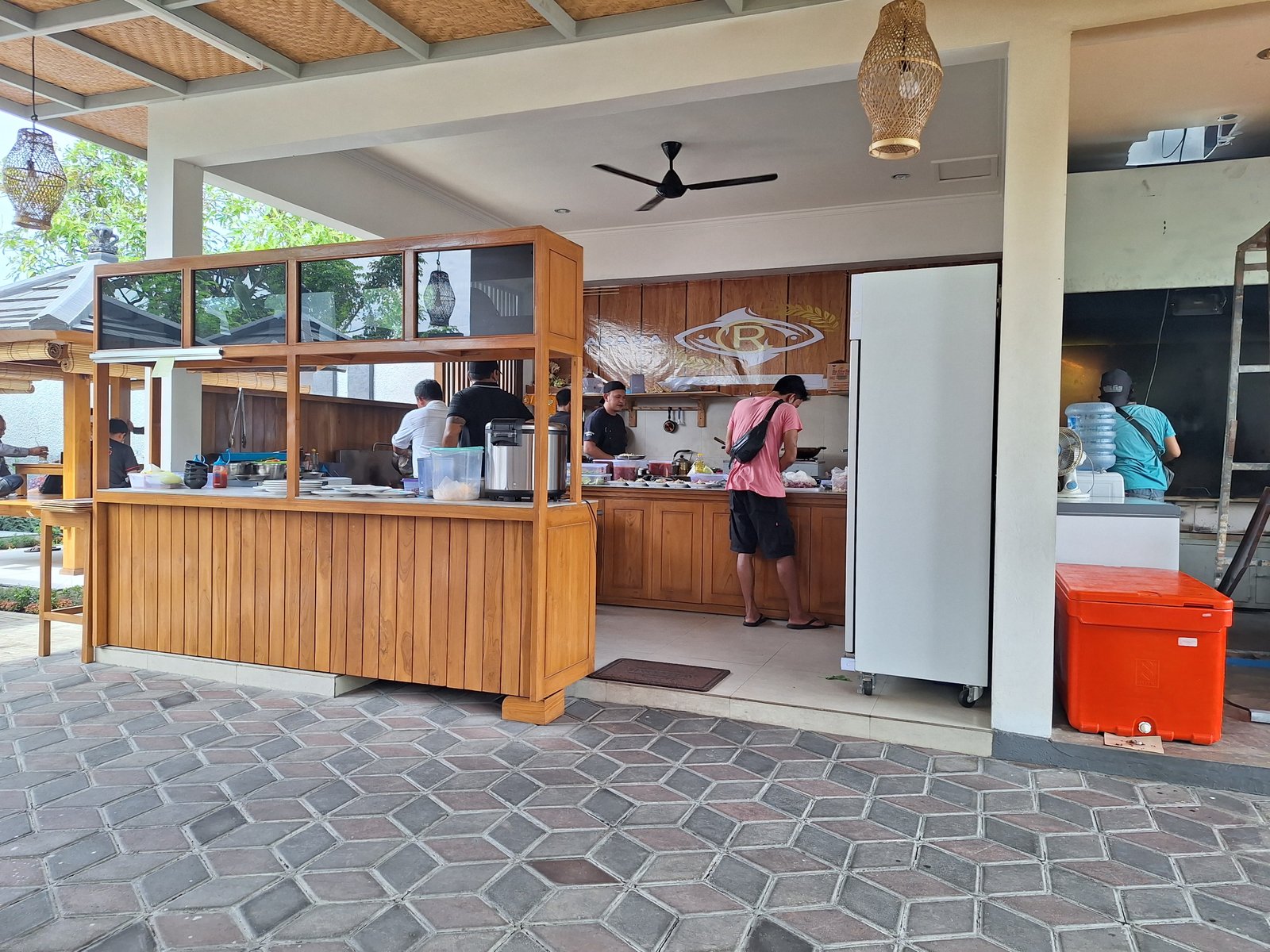Kitchen yang bersih - Galeri Cahaya Resto Seafood Singaraja