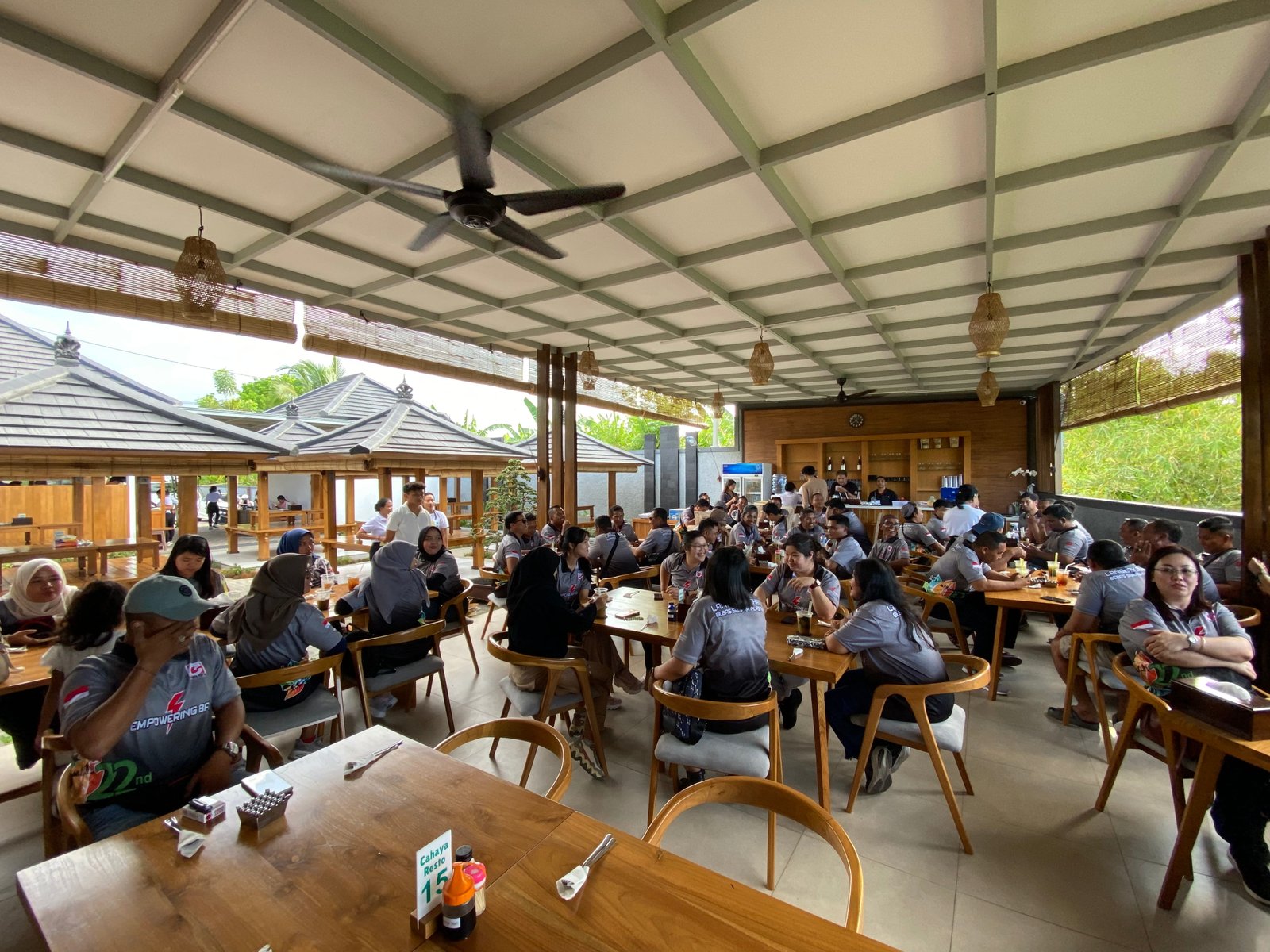 Cocok untuk Grup dan Keluarga - Galeri Cahaya Resto Seafood Singaraja